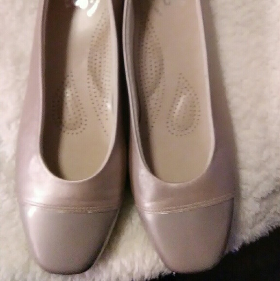 Shoes - Picture 2 of 5